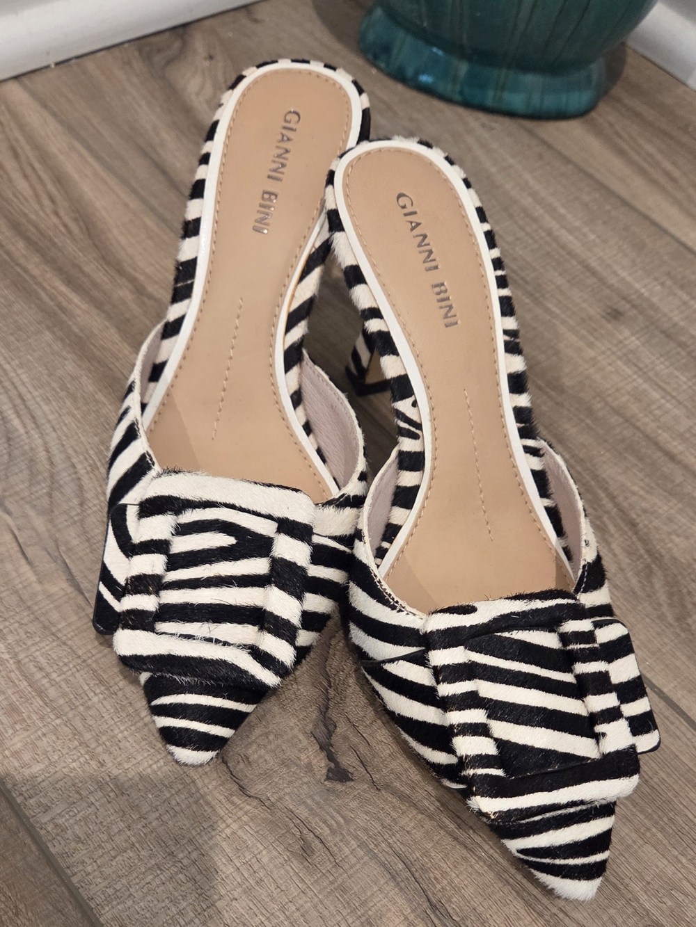 Gianni Bini Black & White Zebra-Print Pointed Slip-On Mules